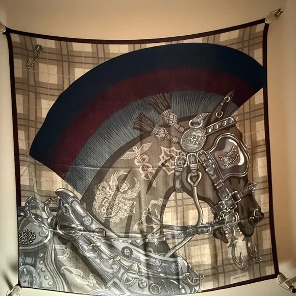 100% Authentic Hermès Cheval Punk 100 Cashmere Silk Scarf Daiske 100cm Carré H - Picture 8 of 16